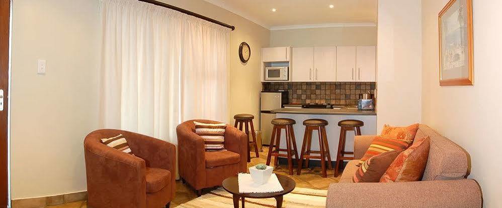 Lalapanzi Guest Lodge Port Elizabeth Exterior photo